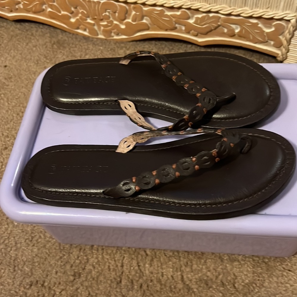 Fat Face dark brown leather flip flops Size 8 - Picture 3 of 9